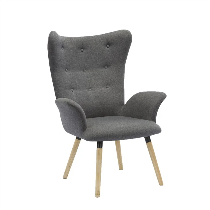 Nuevo sillón cómodo con patas de madera de haya.