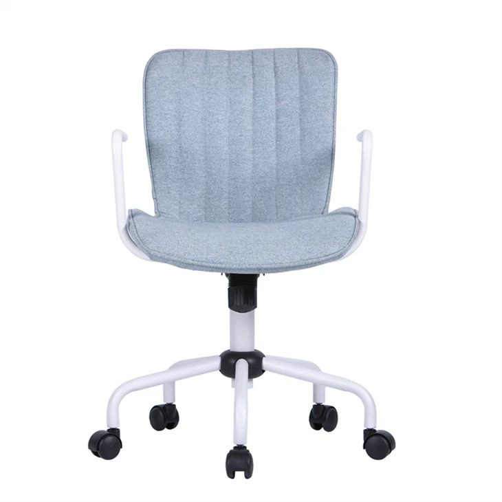 Silla de ordenador con reposabrazos adecuada para tocador.